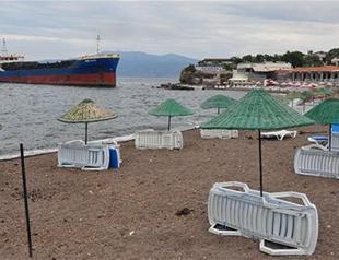 Dry cargo ship runs ashore in Turkey’s Çanakkale