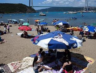 Crowds flock to Istanbul beaches during Eid al-Fitr holiday