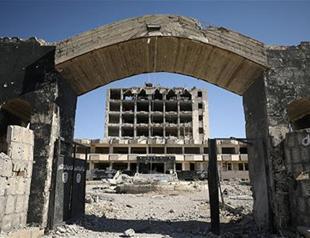 Dozens killed in air strike in ISIL-held town: Observatory