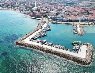 Aegean villages rich in tourists