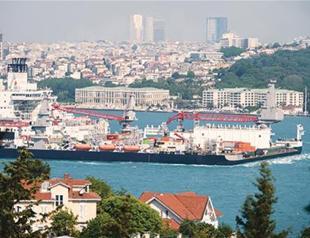 Gov’t to extend waiting time for ships crossing through Turkish straits in bid to make revenue