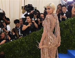 Health experts warn against fake Kylie Jenner lipsticks sold for $2 in Turkey