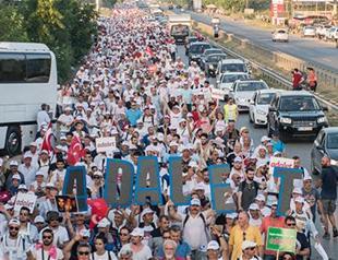 AKP accuses CHP of leading Turkey into chaos with justice march