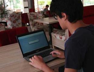 Balıkesir high school student develops software that translates speech into sign language