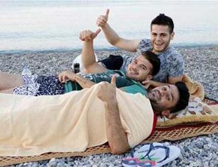 Locals, tourists sleep by sea due to soaring temperatures, humidity in Turkish resort Antalya