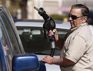 US inflation flat in June while retail sales sink