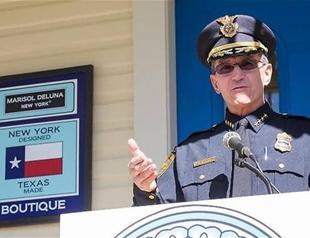 Eight bodies found in truck in Texas parking lot