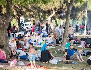 Crowds barbecuing on coast in Istanbul’s Yeşilköy and Florya anger locals
