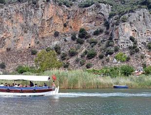 ‘Blue crab tours’ a favorite of tourists in southwest Turkey