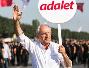 Ruling AKP issues surveys on April 16 referendum results, ‘justice march’ support