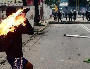 Venezuela strike erupts into violence leaving 2 dead
