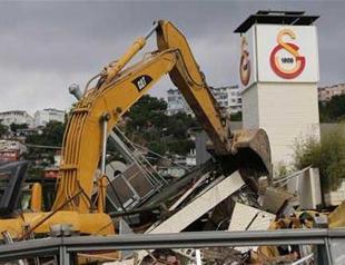 Structures on Galatasaray islet in Istanbul’s Bosphorus demolished