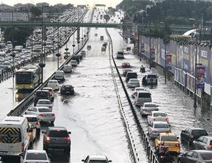 Heavy summer rain takes over Istanbul
