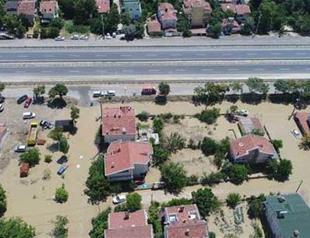 Heavy rainfall paralyzes daily life, raises dam levels in Istanbul