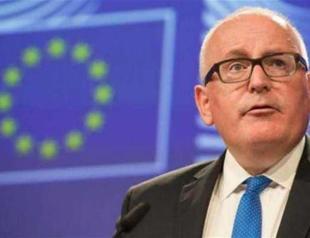 EU warns Poland to suspend court reforms or risk sanctions