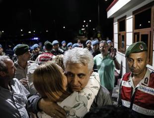 Seven daily Cumhuriyet journalists, executives released from Istanbul’s Silivri prison