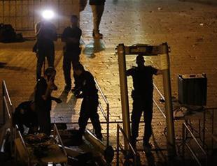 Netanyahu defends removing holy site metal detectors