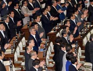 Japan parliament passes emperor abdication law