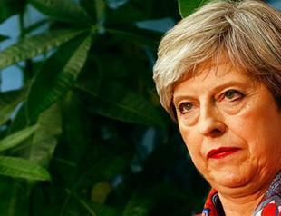 UK election deals May a crushing blow, blurring Brexit talks