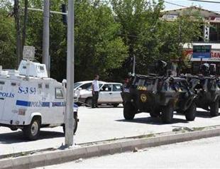 Three wounded in PKK car bomb attack near military station in Turkey’s Batman