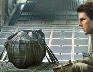 Tom Cruise dances with the undead