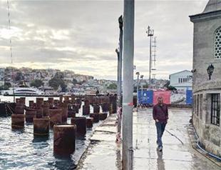 Municipality halts construction project after walls of historic mosque crack in Istanbul