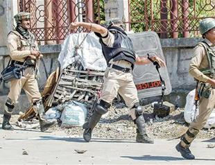 Five killed in gunfight between India police, rebels in Kashmir