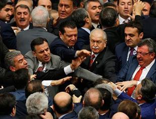 Rule change to introduce fines for MPs who brawl in Turkish Parliament