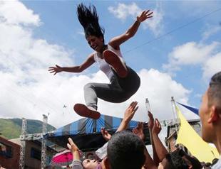 Authorities hold 2 judges appointed by Venezuelan opposition