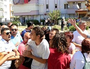 Police disperse locals protesting plan to demolish public park for carpark in Turkey’s south