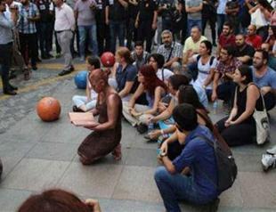 Turkish police detain 33 demonstrators protesting hunger-striking educators’ imprisonment