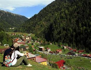 Five models on way for idyllic Ayder Plateau in Black Sea region