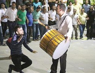 Wedding musicians protest fake money tips in Turkey’s Diyarbakır