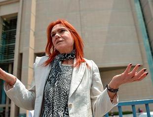 Turkish novelist Aslı Erdoğan gets passport back