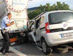 Four people killed after vehicle collides with lorry in Turkey’s Kocaeli