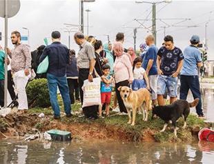 Heavy rainfall paralyzes daily life in Istanbul