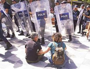 First hearing of two hunger-striking educators held amid police intervention