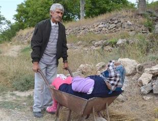 Local authorities lend hand to cancer patient, paralyzed wife in Turkey’s Kayseri