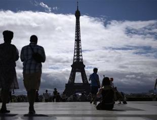 Knifeman arrested at Eiffel Tower ‘wanted to kill soldier’: Source