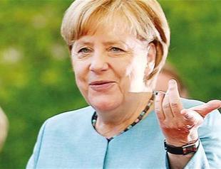 Merkel support slides six weeks before election, SPD rival even weaker