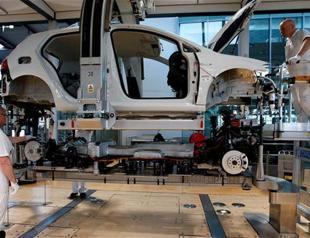 German GDP growth slows but remains robust