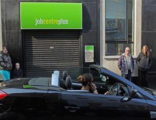 UK unemployment rate hits lowest level since 1975