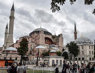 Foreign tourist arrivals into Turkey soar nearly 50 pct in July