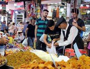 Oil prices drive annual inflation back to double digits