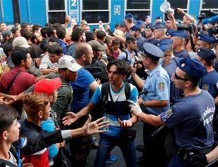 Top EU court rules eastern states must take refugees