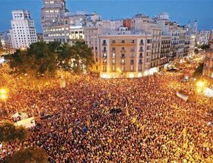Catalans hit streets for independence