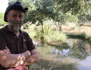 Turkish Director heals birds on his farm