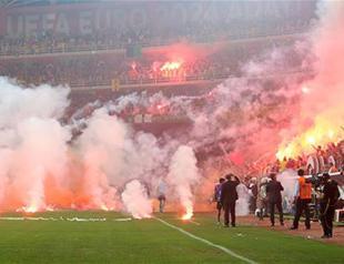 Fans face ‘organized crime’ charges for violence on football pitch