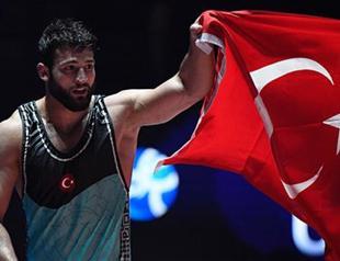 Turkish wrestler wins gold at worlds championships