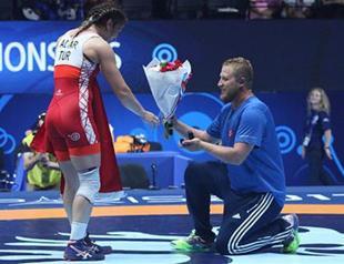 Turkish wrestler wins gold, gets marriage proposal on mat